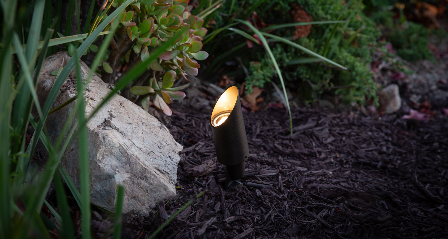 residential flowerbed lighting in woodchips